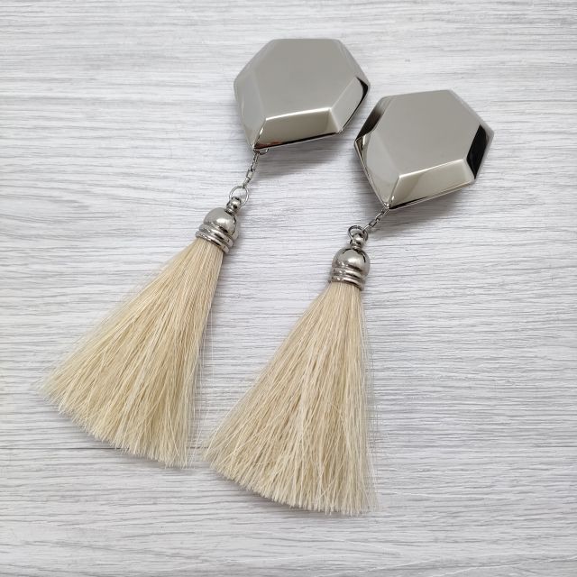 完売品✳︎TOGA PULLA タッセルピアス　ベージュ 231011-1_d5e6f9e9-bf96-4046-