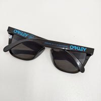 OAKLEY/FRAGMENT Frogskins 定価25190円 0OO9245 サングラス 23SS ブラック メンズ オークリー/フラグメント【中古】5-0902G♪
