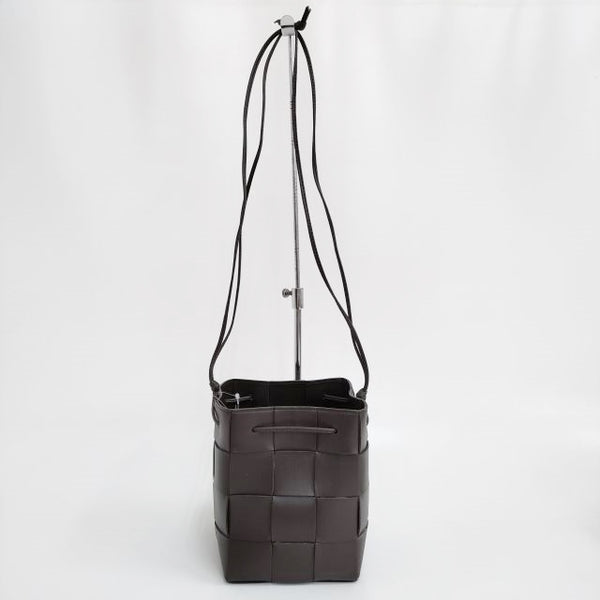 BOTTEGA VENETA スモールカセット クロスボディバケットバッグ