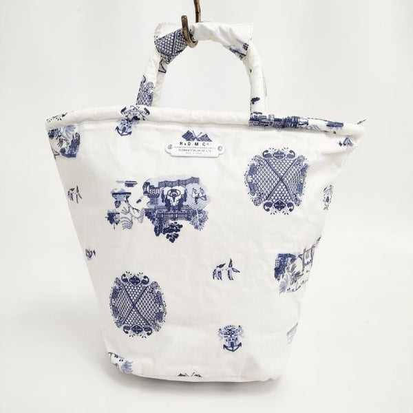 R&D.M.Co- マルシェバッグ LONDON BLUE WILLOW MARCHE BAG TALL 琺瑯プレート PVC コーティング トートバッグ ホワイト ネイビー レディース オールドマンズテーラー【中古】5-0802G∞