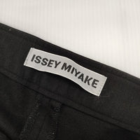 ISSEY MIYAKE タイト スキニー ストレッチ素材 裾ジップ 日本製 IM13FF504 パンツ ブラック レディース イッセイミヤケ【中古】5-0202G∞