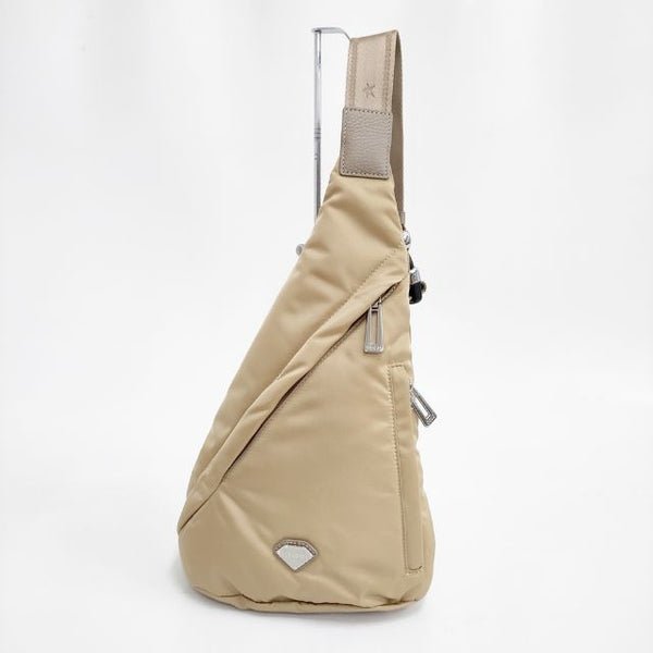 cococelux gold ココセリュックスゴールド 未使用美品 POCONO NYLON ワンショルダーバックパック 定価11万円 ショルダーバッグ ベージュ レディース【中古】5-0618G∞