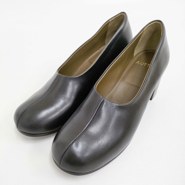 AUTTAA ヒールパンプス heal pumps スムース キップレザーサイズ39 定価45100円 パンプス ブラック レディース アウッタ【中古】5-0514G♪