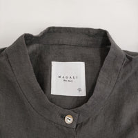 MAGALI ファナージュリネン・サイドフリルブラウス 定価18000円 ブラウス シャツ チャコールグレー レディース マガリ【中古】5-0613S♪