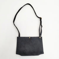 ironari 未使用品 BOOK BAG レザー 定価30800円 ショルダーバッグ ブラック メンズ イロナリ【中古】5-0819G◎