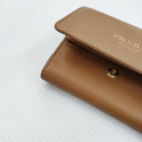 PRADA ソフトグレインレザー 財布 定価108900円 箱・タグ付き 1MH043 三つ折り財布 ブラウン レディース プラダ【中古】5-0614G♪