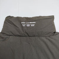 ENDS and MEANS 新品 定価60500円 S ナイロン ダウンベスト 24AW AfricanBLK カーキ メンズ エンズアンドミーンズ【中古】5-0820T∞