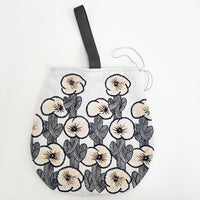 mina perhonen zs9003 hanakaze pear bag 刺繍 ペアーバッグ 巾着 トートバッグ ホワイト ブラック レディース ミナペルホネン【中古】5-0718G♪