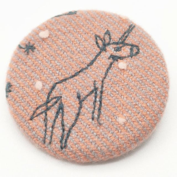 mina perhonen サンキューベリーバッジ mori no hoshi 刺繍 ブローチ オレンジ レディース ミナペルホネン【中古】5-1012G∞