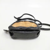 ebagos ウォレットショルダーミニ 牛ソフト ショルダーベルト 籐付き財布 定価35200円 ショルダーバッグ ベージュ ブラック レディース エバゴス【中古】5-1027G◎