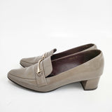 卑弥呼 撥水ビットデザインヒールアップローファー エナメル パテントレザー 定価25300円 24cm ローファー グレー レディース 卑弥呼【中古】6-0106G◎