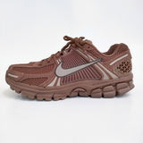 NIKE HERRINGBONE WMNS ZOOM VOMERO 5 GLD ウィメンズズームボメロ5 24.5cm HQ0458-201 定価22330円 スニーカー 2025 ブラウン レディース ナイキ【中古】5-1108G♪