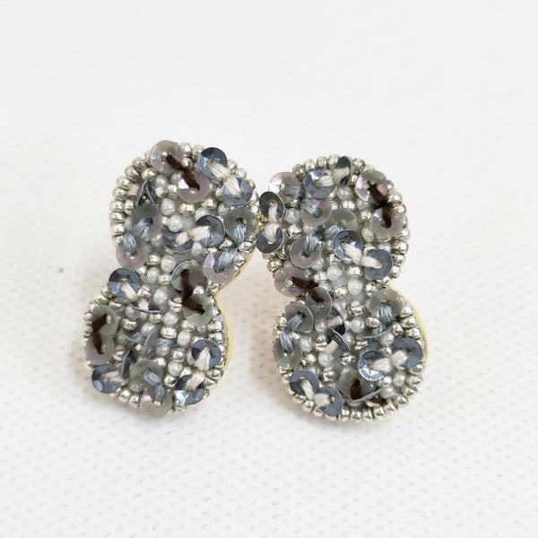 tamas 新品 Marmaros アンティークビーズ スパンコール定価28600円 イヤリング ホワイト グレー レディース タマス【中古】5-1121G♪