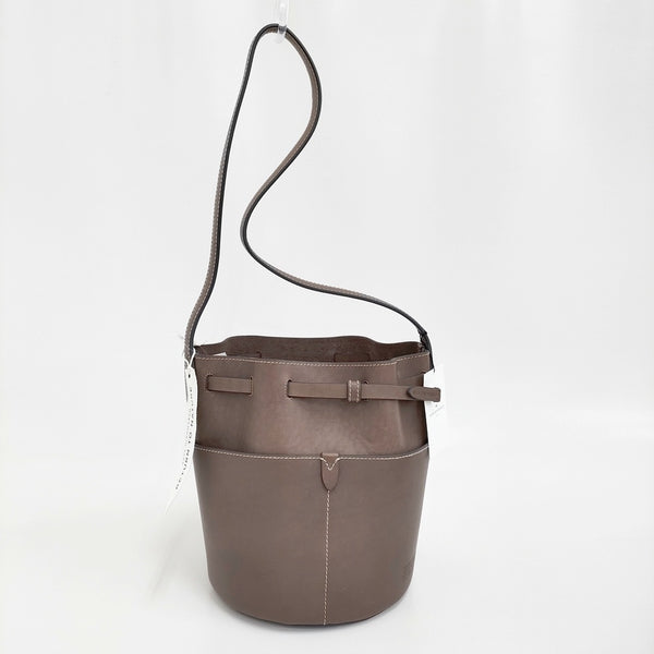 Anya Hindmarch 未使用品 return to nature bucket bag small 定価127600円 レザーケアクリームセット ショルダーバッグ グレージュ レディース アニヤ・ハインドマーチ【中古】5-1121G♪