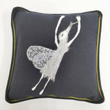 mina perhonen wonder girl クッションカバー インナークッション付き インテリアその他 ネイビー レディース ミナペルホネン【中古】6-0127G◎