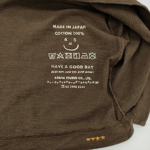 45R フラミンゴ刺繍の90845星Tシャツ ロゴ ブラウン 45R/45rpm フラミンゴ刺繍の90845星Tシャツ サイズ4 半袖Tシャツ