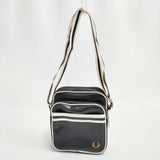 FRED PERRY Classic Side Bag 定価15400円 L8258 ショルダーバッグ ダークグリーン ユニセックス フレッドペリー【中古】6-0712G∞