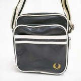 FRED PERRY Classic Side Bag 定価15400円 L8258 ショルダーバッグ ダークグリーン ユニセックス フレッドペリー【中古】6-0712G∞