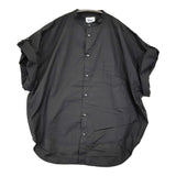 Yarmo ロールアップスリーブボクシーシャツ 定価26400円 オーバーサイズ バンドカラー 半袖シャツ 25SS ブラック レディース ヤーモ【中古】6-0526S♪